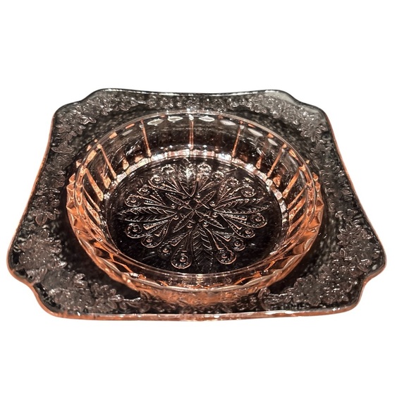 Vintage Jeanette Depression Glass dish in Adam pattern - Picture 4 of 6